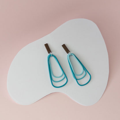 Striking teal layers flow like waves — a statement piece inspired by the sea. Polymerclay dangle earrings.